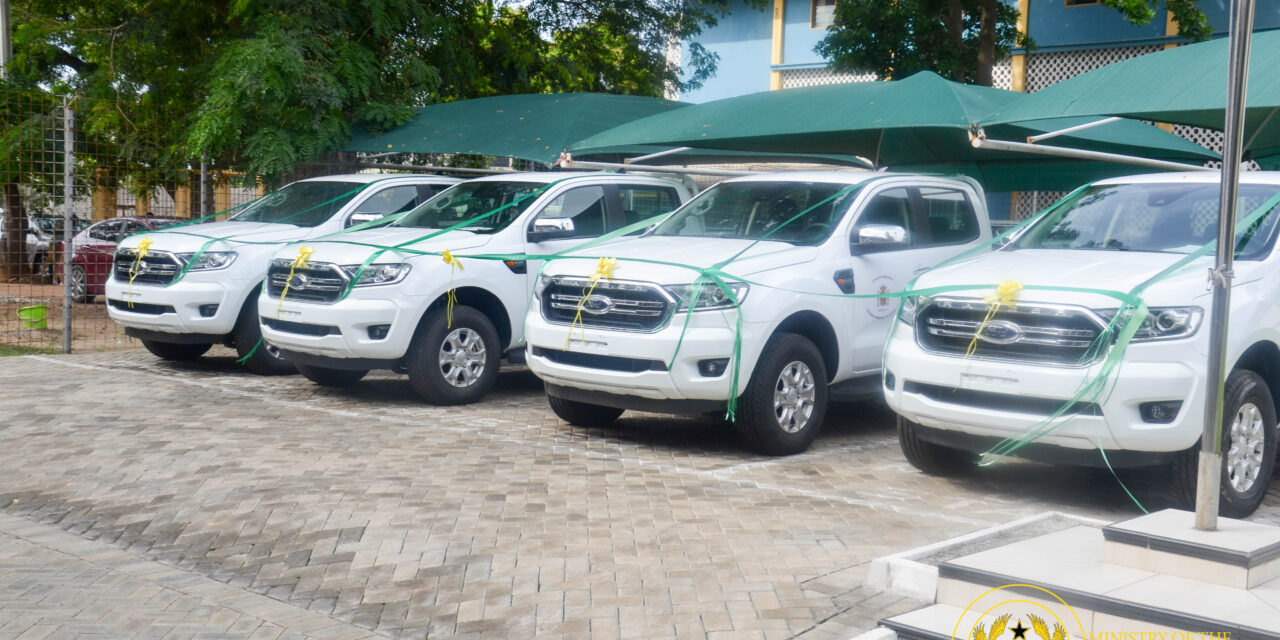 Spanish Embassy presents vehicles to Immigration and Police Service